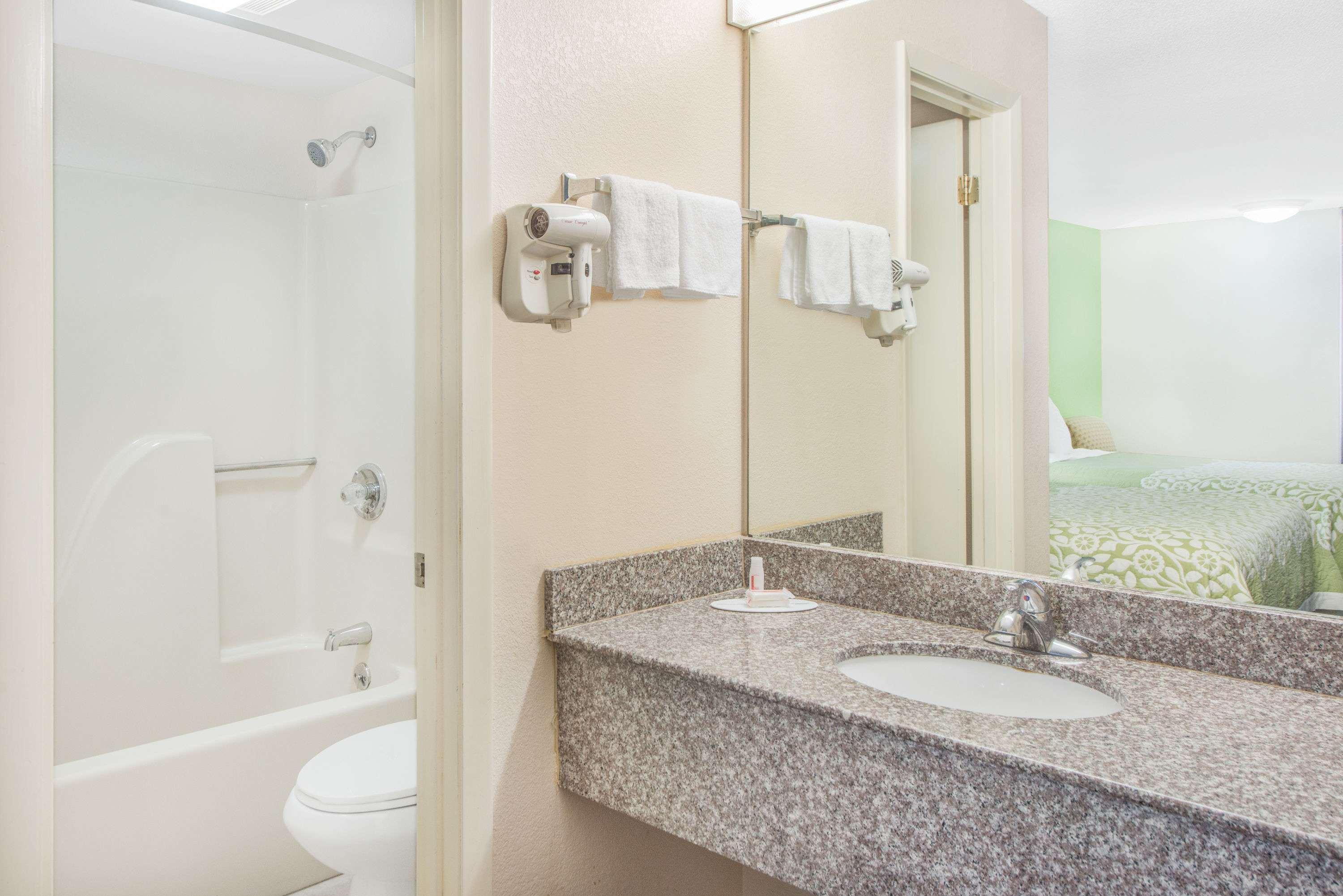 Days Inn By Wyndham Calvert City - Paducah East Dış mekan fotoğraf